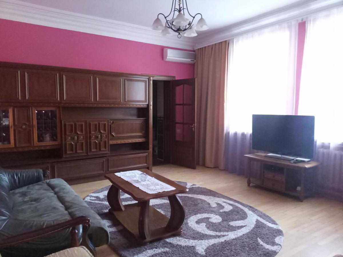 Knaus Apartments Чернивци Екстериор снимка