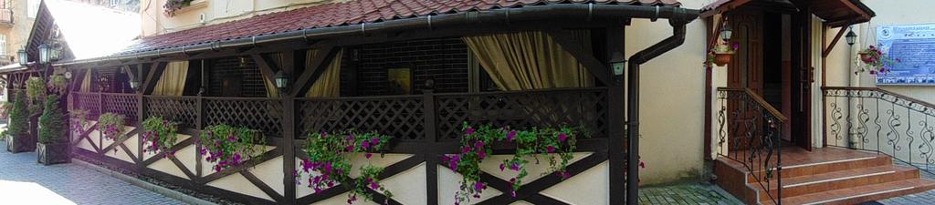 Knaus Apartments Чернивци Екстериор снимка