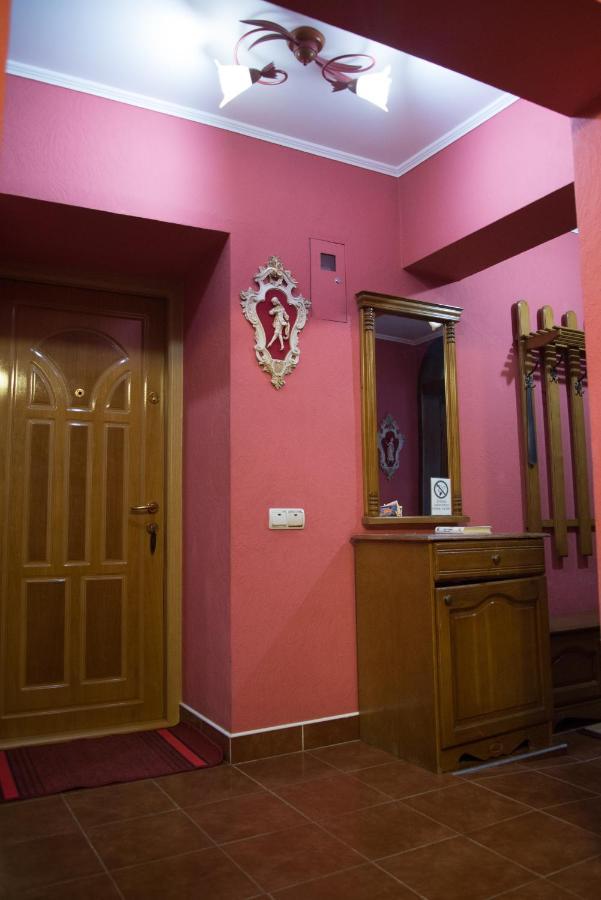 Knaus Apartments Чернивци Екстериор снимка