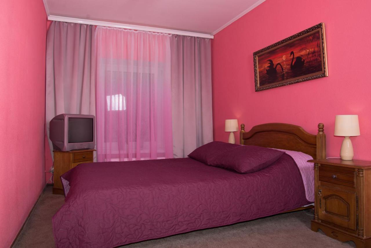 Knaus Apartments Чернивци Екстериор снимка